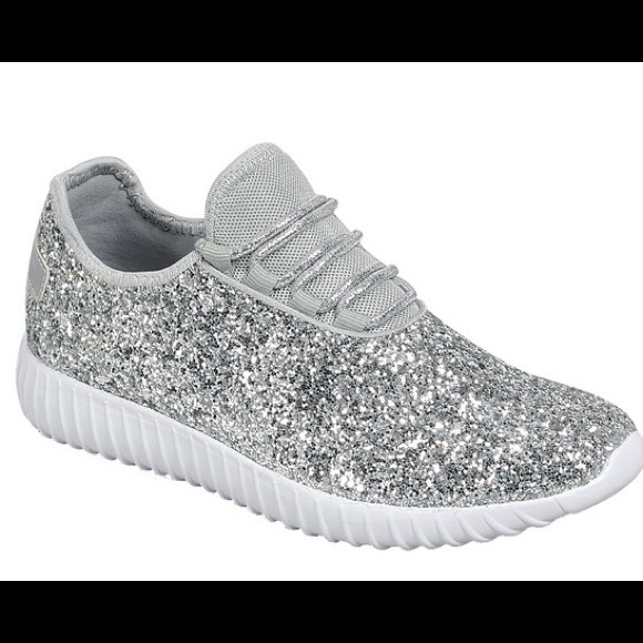 🆕❗️IN STOCK❗️Silver Glitter bomb sneakers - Picture 3 of 5