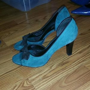 Emerald green suede pumps