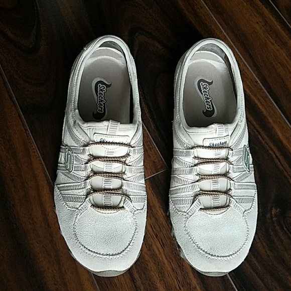 Skechers Shoes - Skechers cream and chocolate slip on sneakers
