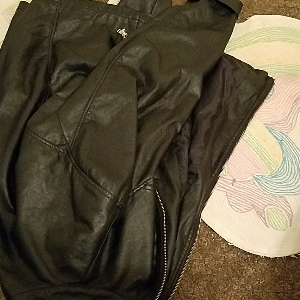 Leather jacket - Picture 2 of 2