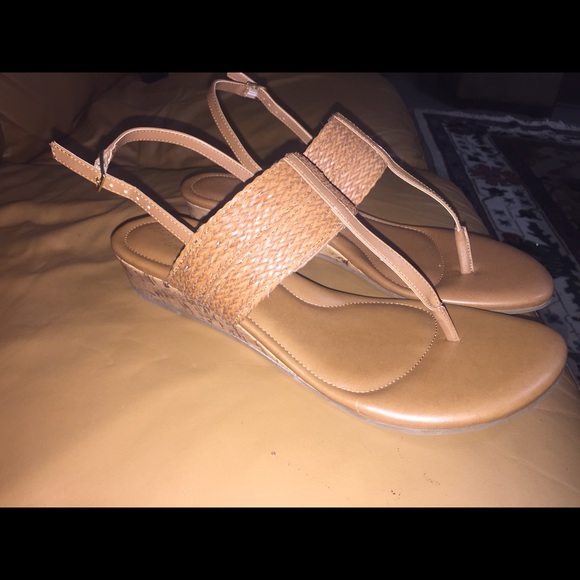 Sandal - Picture 2 of 3