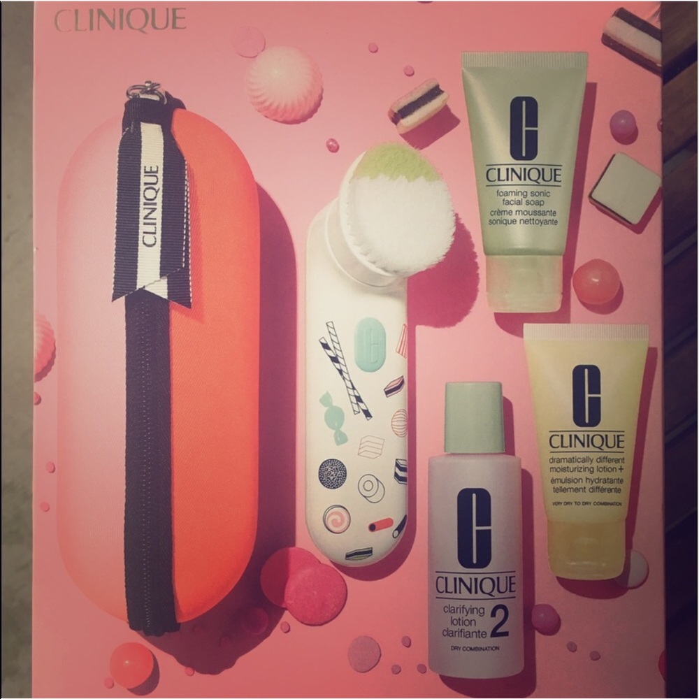 ISO THIS CLINIQUE SONIC CLEANING SET.