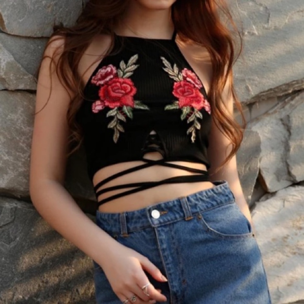 L A S T 1Black Sexy Flower Embroidery Crop Top - Picture 2 of 7
