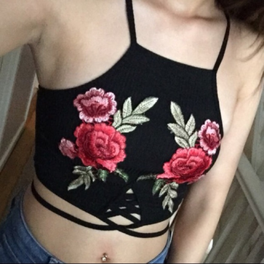 L A S T 1Black Sexy Flower Embroidery Crop Top - Picture 5 of 7