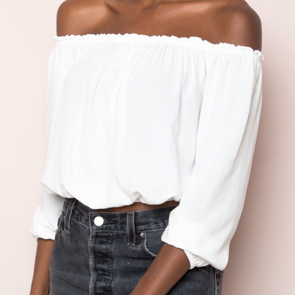 BRANDY MELVILLE White off the shoulder top