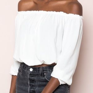 BRANDY MELVILLE White off the shoulder top