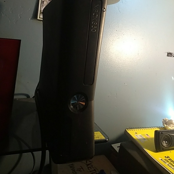 Xbox 360 - Picture 1 of 3