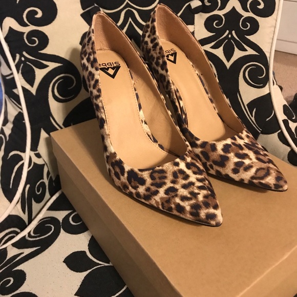 Heels - Picture 2 of 2