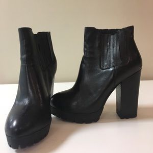 Steve Madden black booties