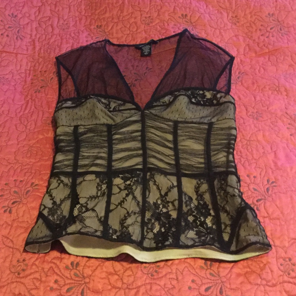 Brand New Moda International Beautiful Lace Top