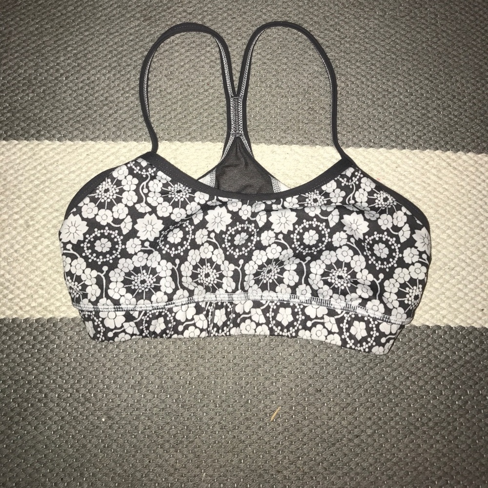 Lululemon sports bra