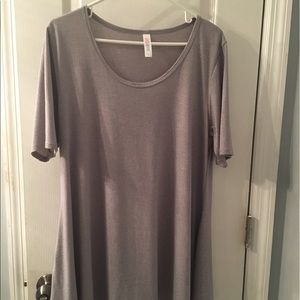 EUC Lularoe Perfect T size L