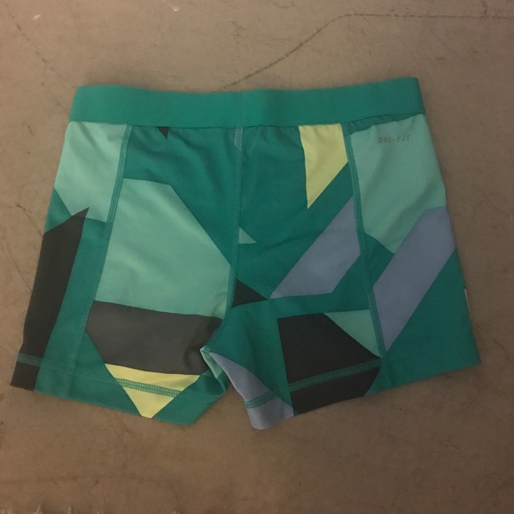 Nike Pro - Picture 3 of 4