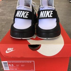 !!GREAT PRICE!! Nike Air Huarache Run Ultra SE