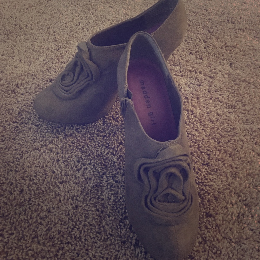 SOLD!! Madden Girl Heeled Booties - Picture 2 of 3