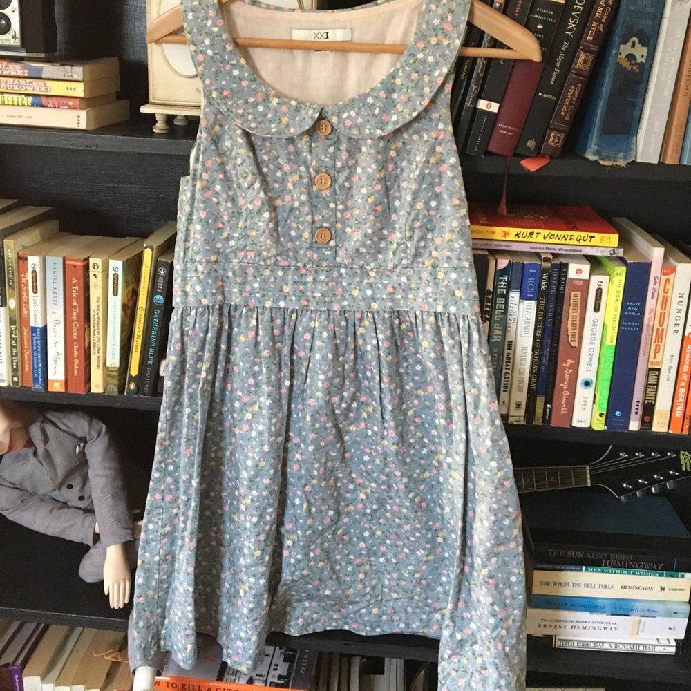 Dainty floral dress 🌸