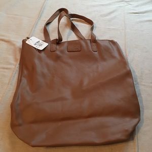 "Clothes it all" leather tote