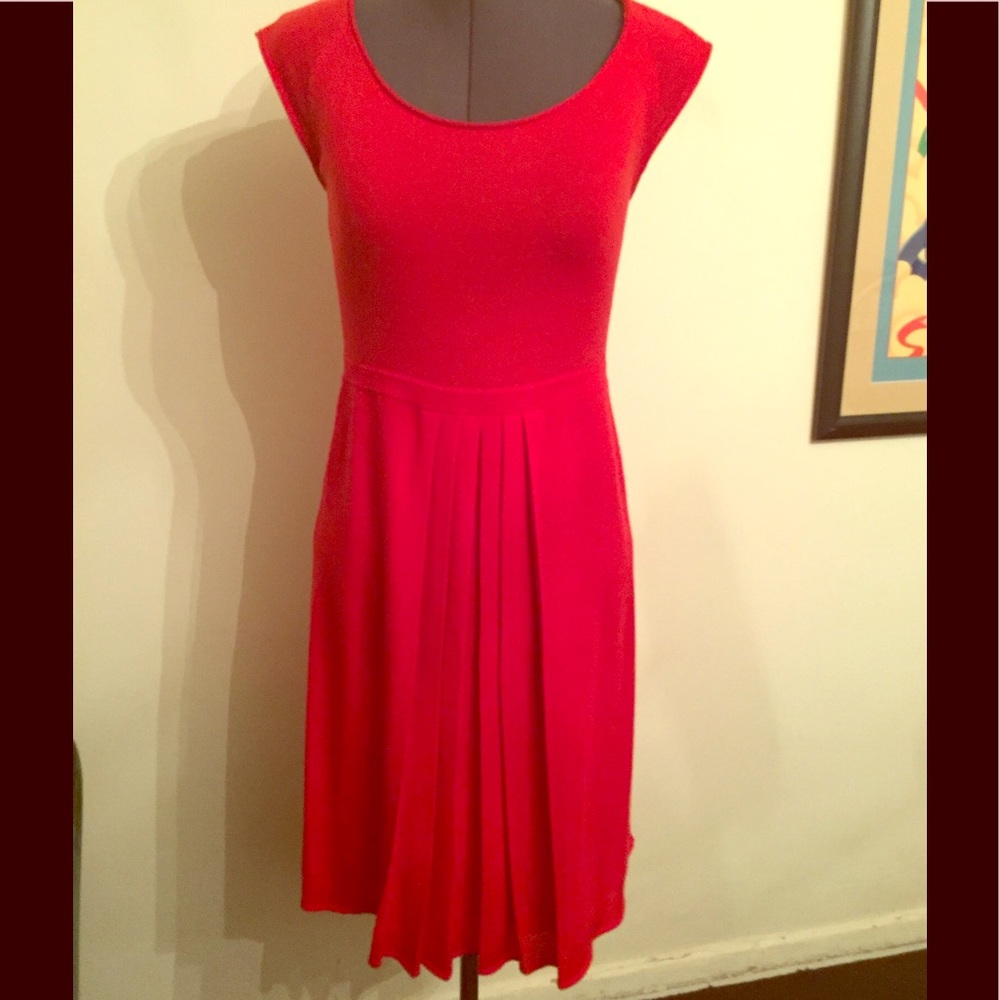 Like new IISLI summer knit dress w/ front pleats