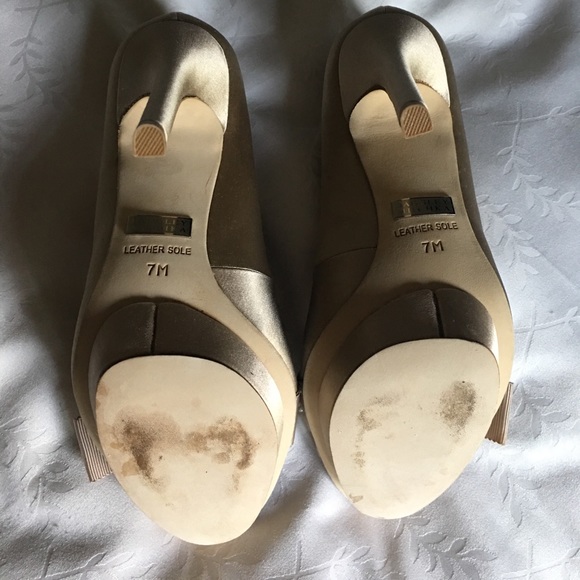 Badgley Mischka Owen Satin Pump Size 7 - Picture 5 of 7