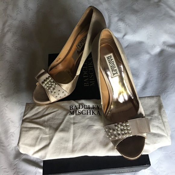 Badgley Mischka Owen Satin Pump Size 7 - Picture 3 of 7