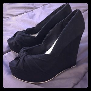 Nine West black canvas wedges