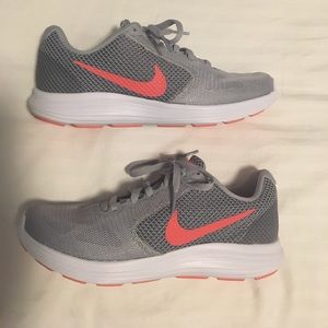 Nike revolution 3 sneakers - new!