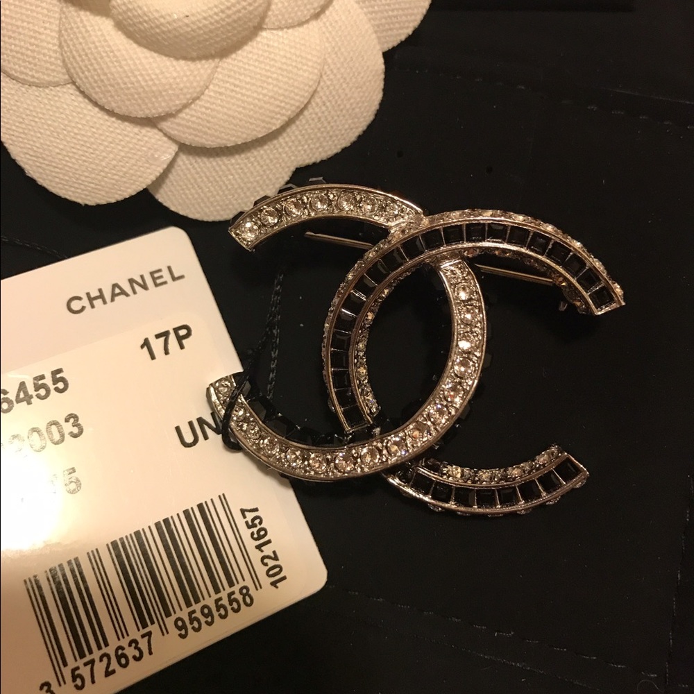 ❌SOLD❌ 100% Auth CC Chanel brooch
