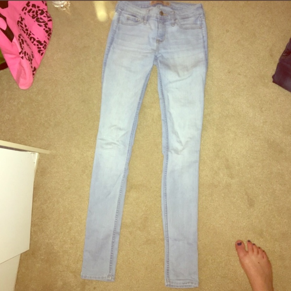 Like New Hollister Low Rise Super Skinny Jeans