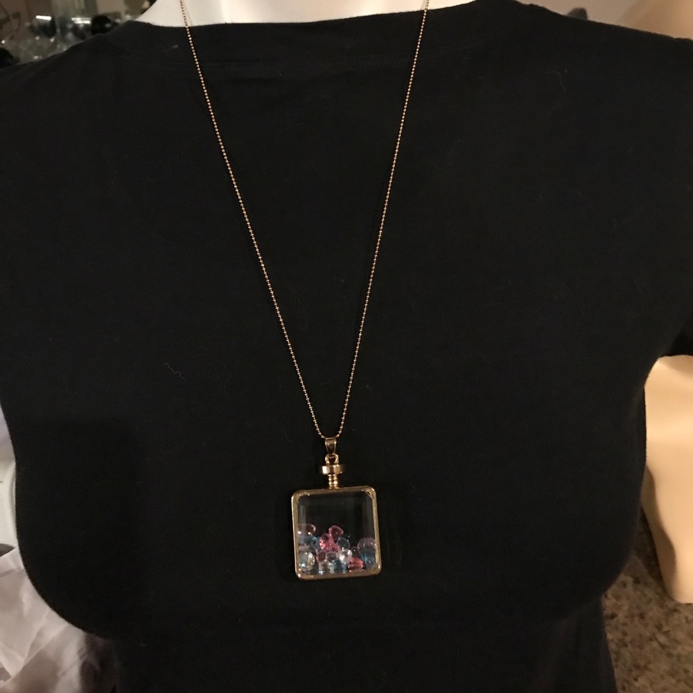 Pendant filled w/ crystal hrts- 22" long-gold