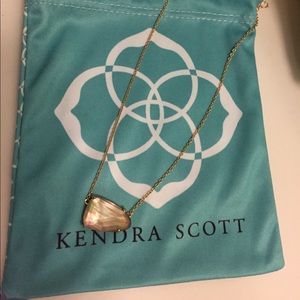 Kendra Scott Isla Pendant Necklace in brown pearl
