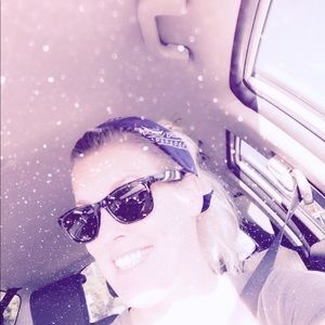 Meet your Posher, Carey