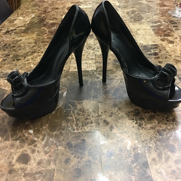 Black high heels - Picture 2 of 3