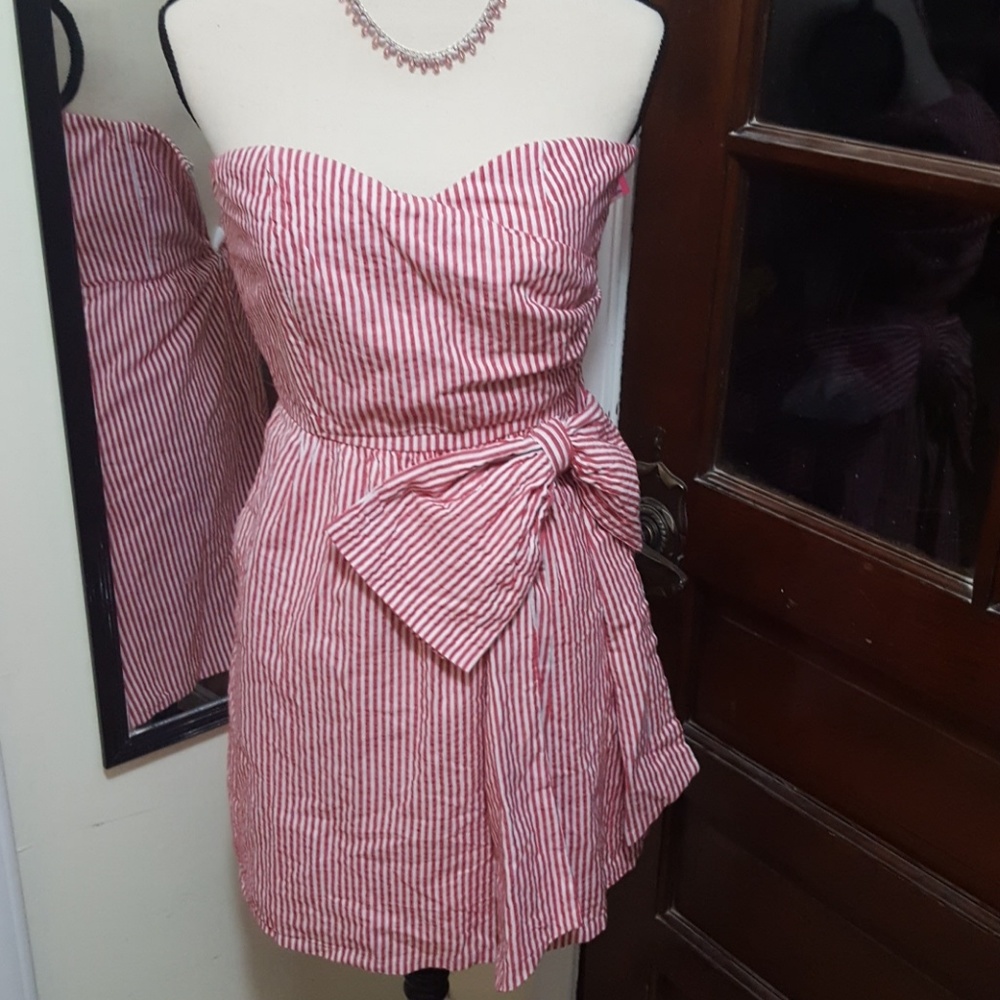 Cute strapless dress with big bow detail. NWT