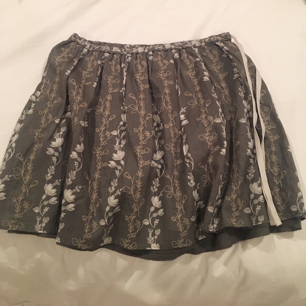 Adorable embroidered skirt