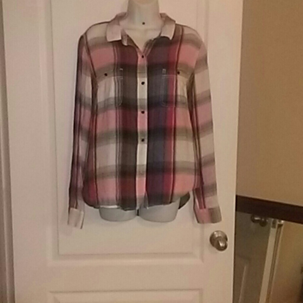 Long sleeve plaid shirt; pink