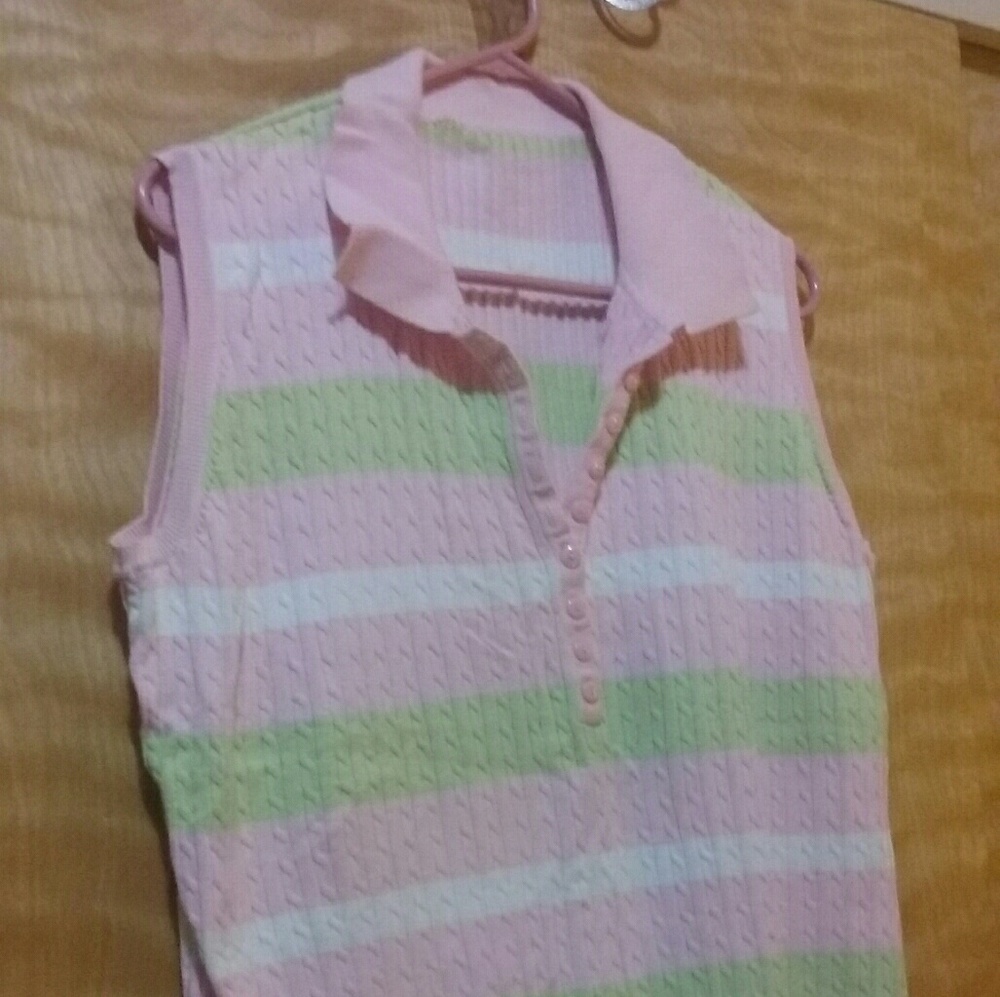 Sleeveless ladies sweater top