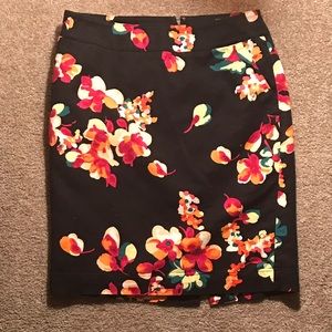 Floral Print Pencil Skirt 🌸