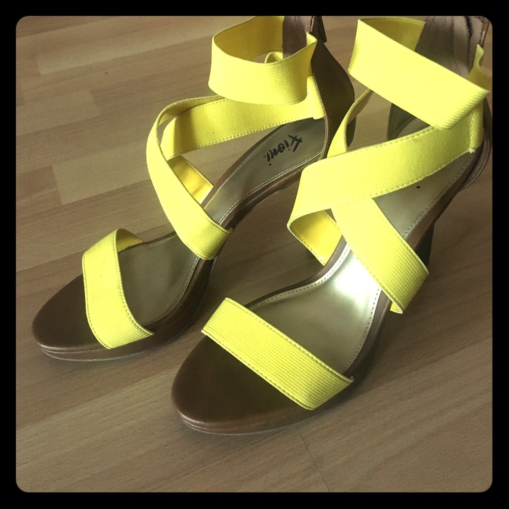 Two-tone elastic cross strap stiletto sandals