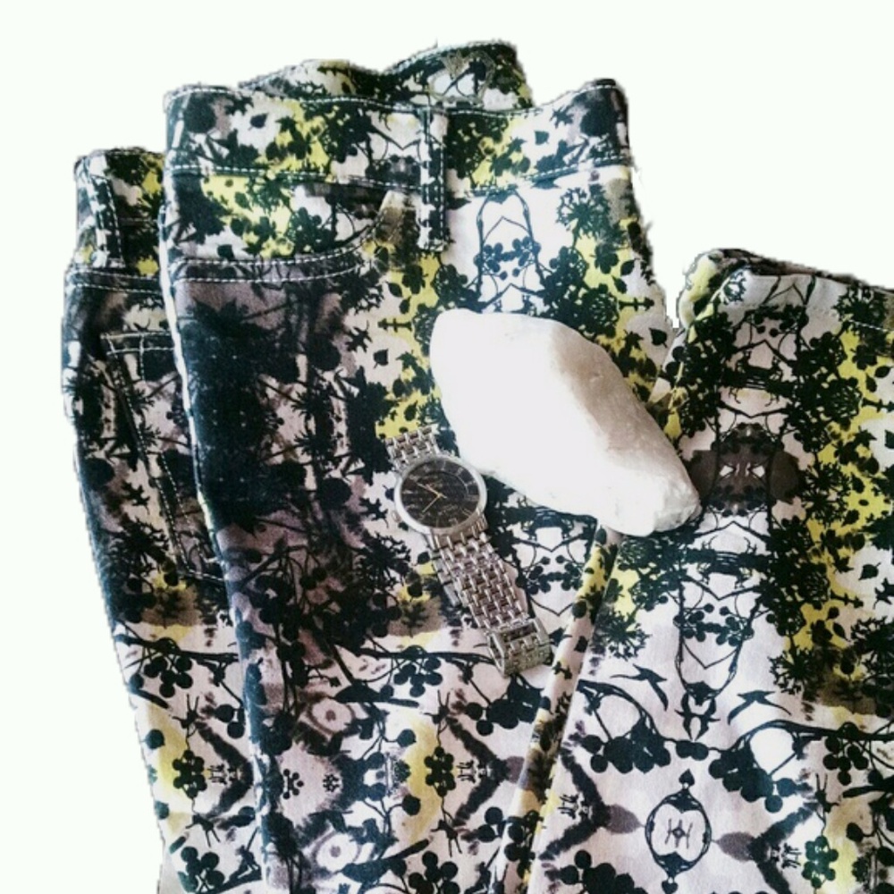 Vera Wang Unique Patterned Skinny Jeans