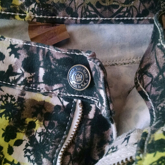 Vera Wang Unique Patterned Skinny Jeans - Picture 2 of 6