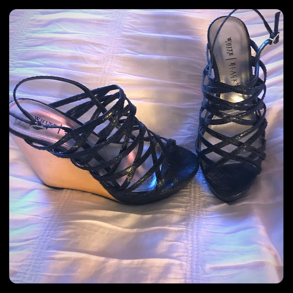 White House/Black Market Wedge