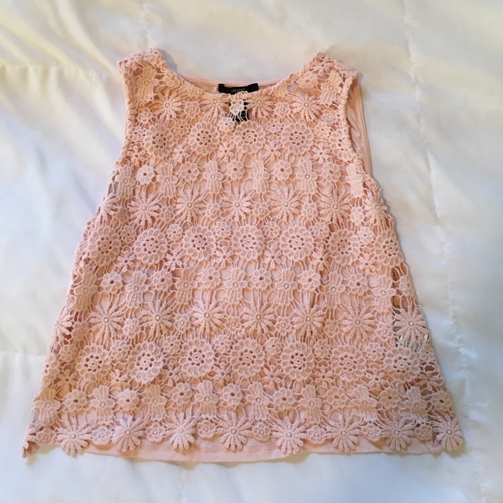 NWOT pink lace tanktop!!