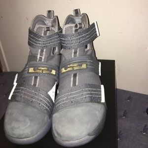 Lebron Soldiers 11 size 11