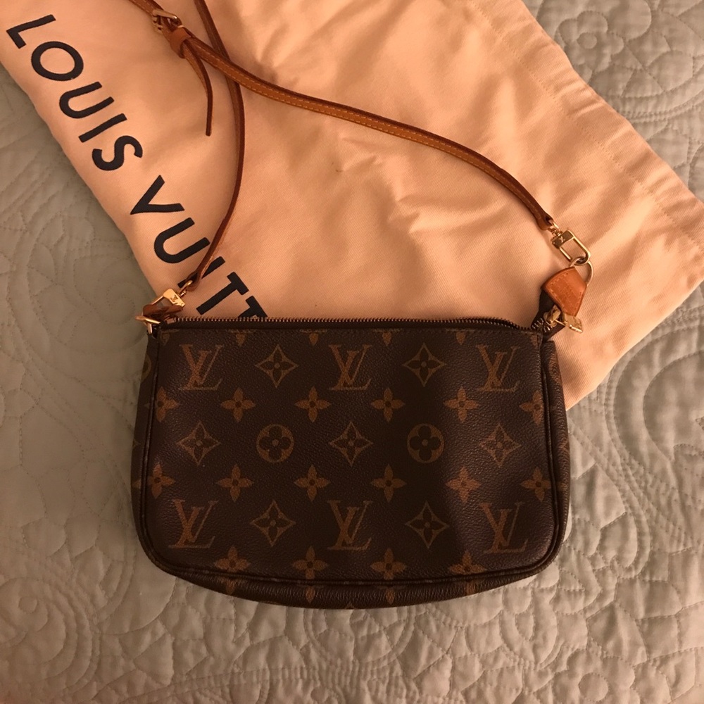 Small Leather Louis Vuitton Pochette Bag