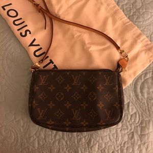 Small Leather Louis Vuitton Pochette Bag