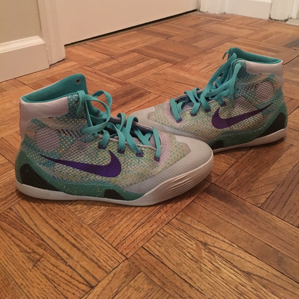 Unisex unique Nikes! Size 7Y