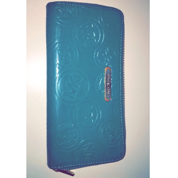 Michael Kors Handbags - Michael Kors wallet