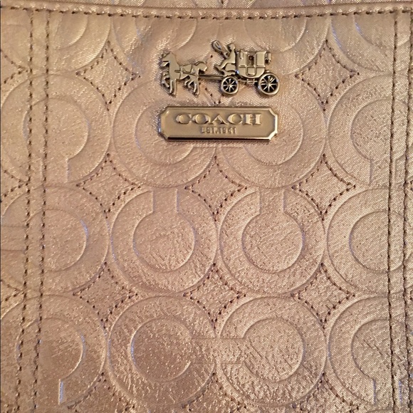 Authentic cross-body Coach bag. - Picture 2 of 5