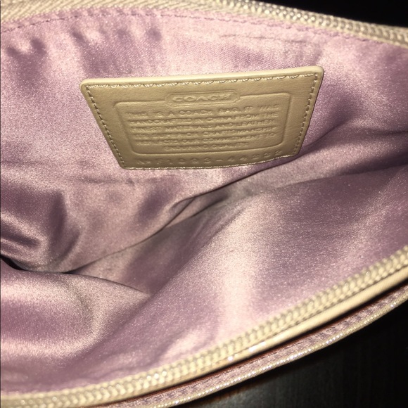 Authentic cross-body Coach bag. - Picture 3 of 5