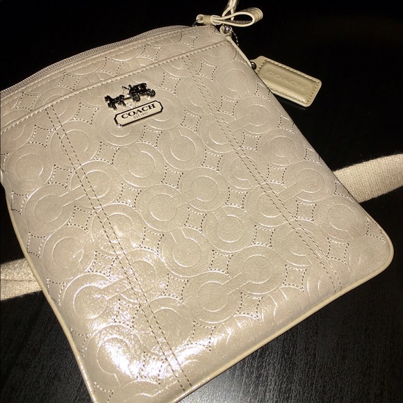 Authentic cross-body Coach bag. - Picture 4 of 5